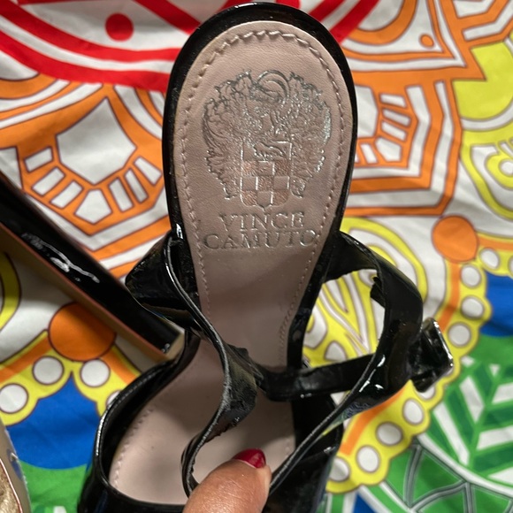 I love these shoes, but I have wide feet and they have never been worn. - Picture 2 of 3